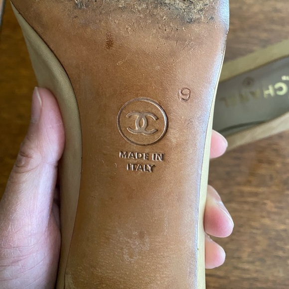 CHANEL Vintage Classic Cap Toe Two Toned Leather Kitten Heels Pumps | Size 9 - Picture 7 of 7